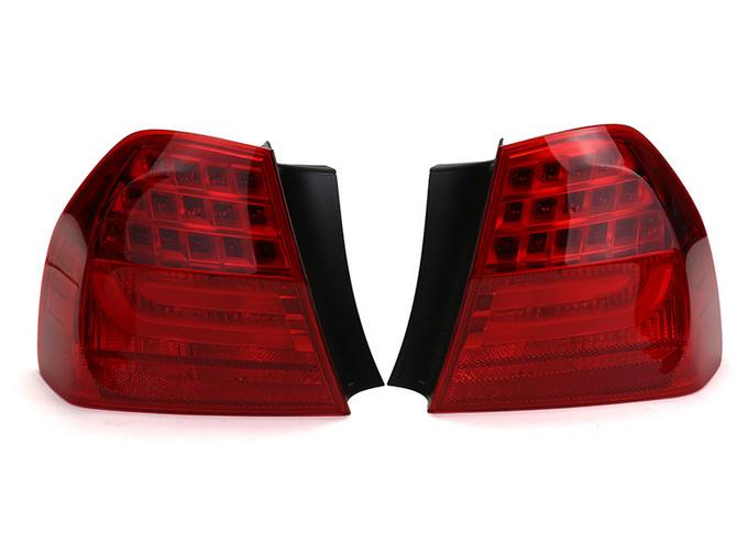 BMW Tail Light Set - Outer 63214871753